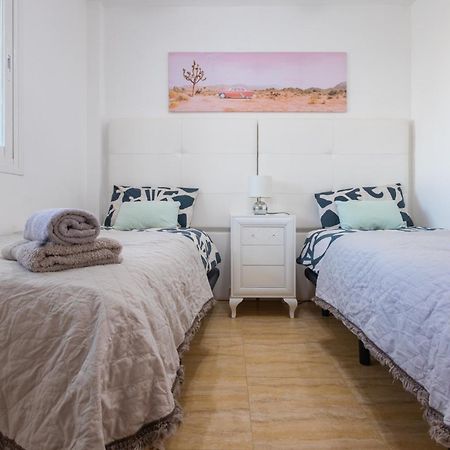Apartment Aguamarina On The Beach Front Malaga Bagian luar foto
