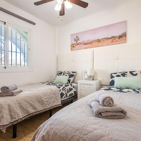 Apartment Aguamarina On The Beach Front Malaga Bagian luar foto
