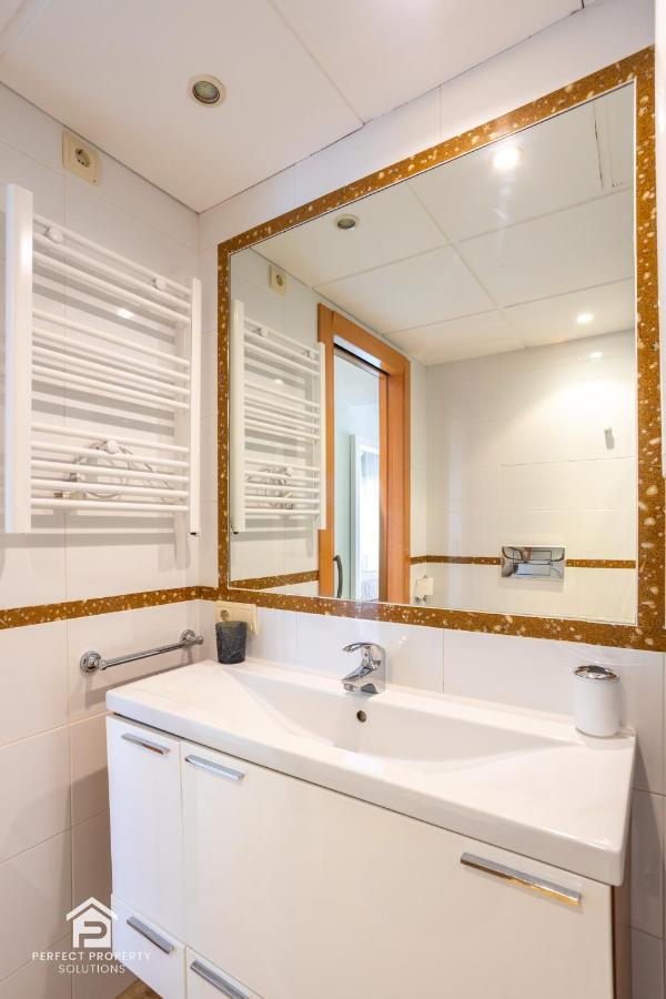 Apartment Aguamarina On The Beach Front Malaga Bagian luar foto