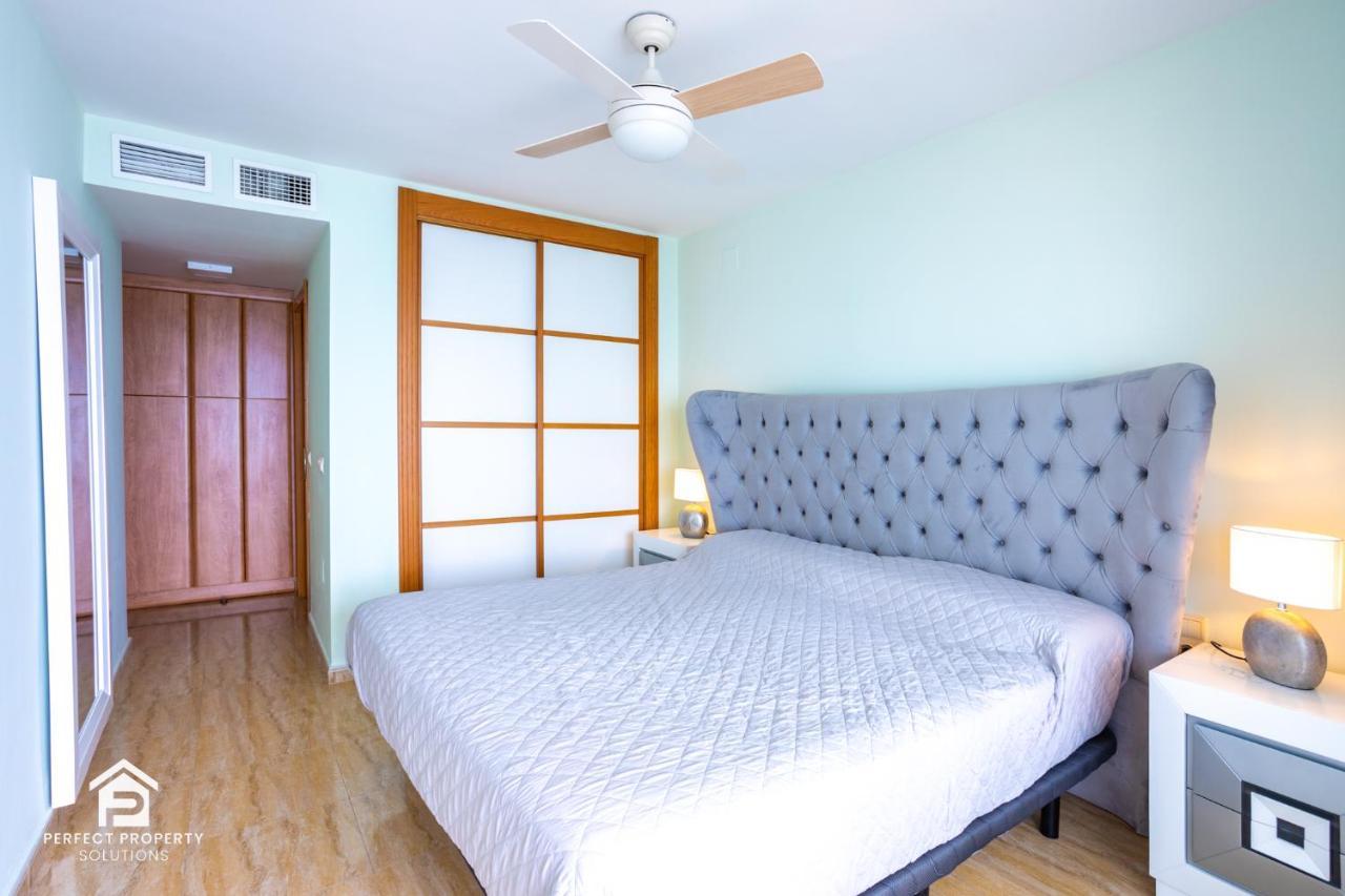 Apartment Aguamarina On The Beach Front Malaga Bagian luar foto