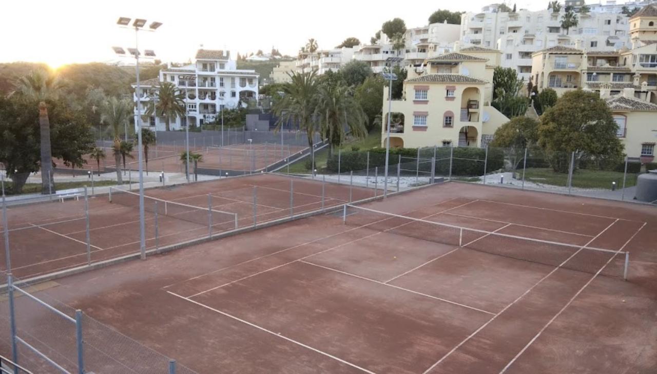 Apartment Aguamarina On The Beach Front Malaga Bagian luar foto