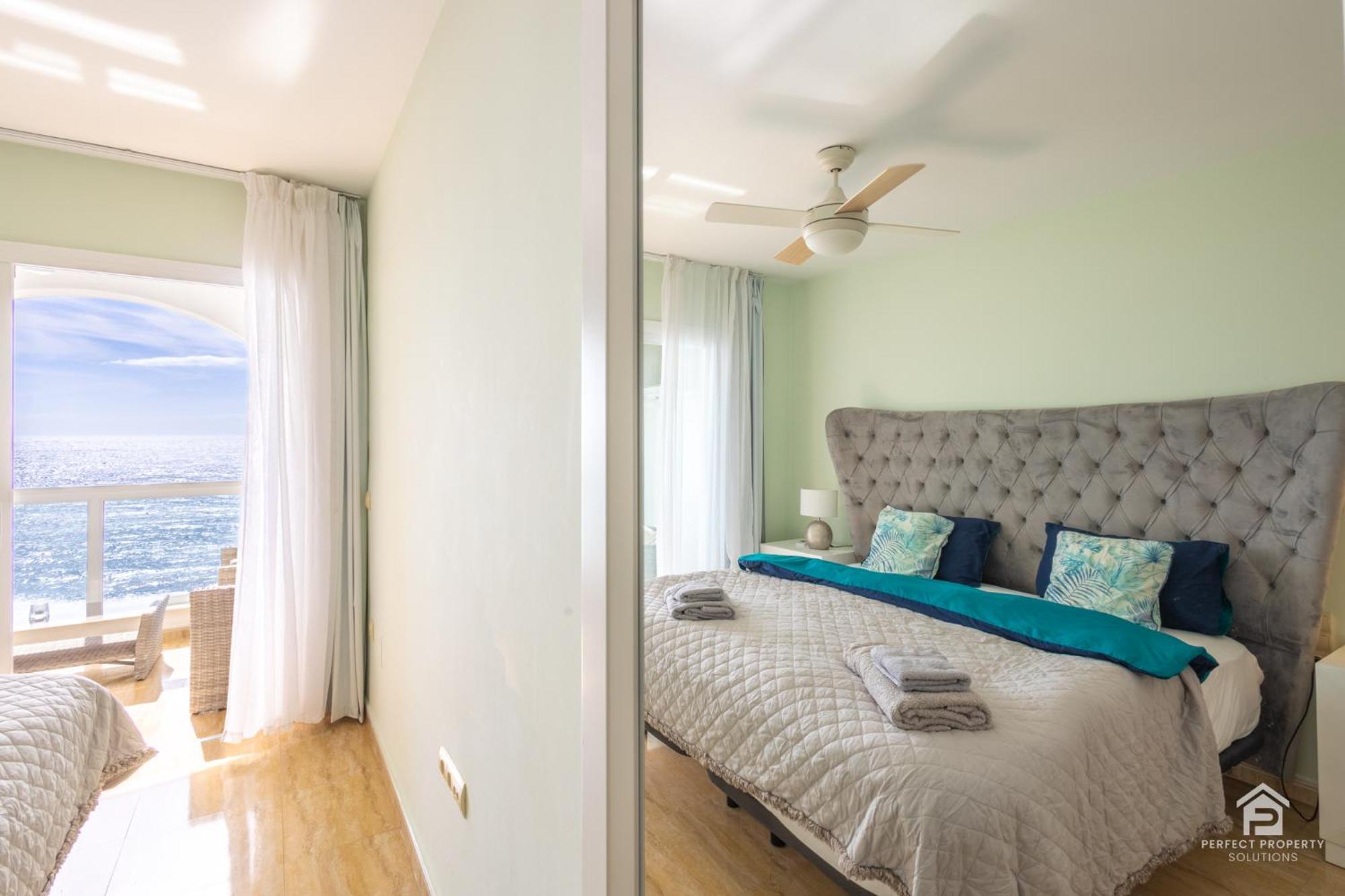 Apartment Aguamarina On The Beach Front Malaga Bagian luar foto