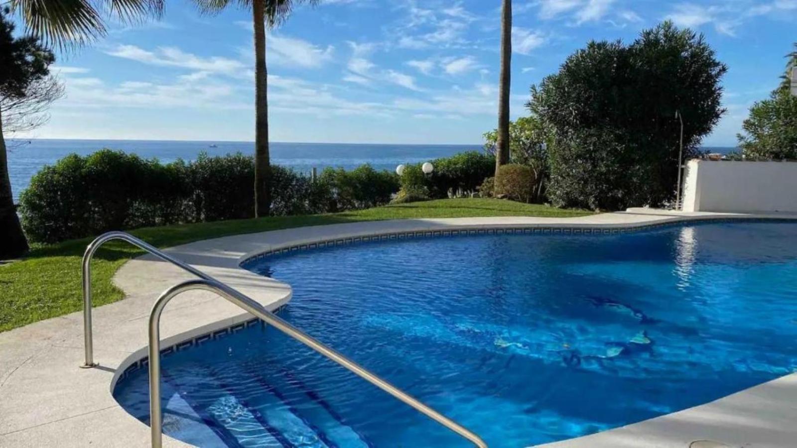 Apartment Aguamarina On The Beach Front Malaga Bagian luar foto